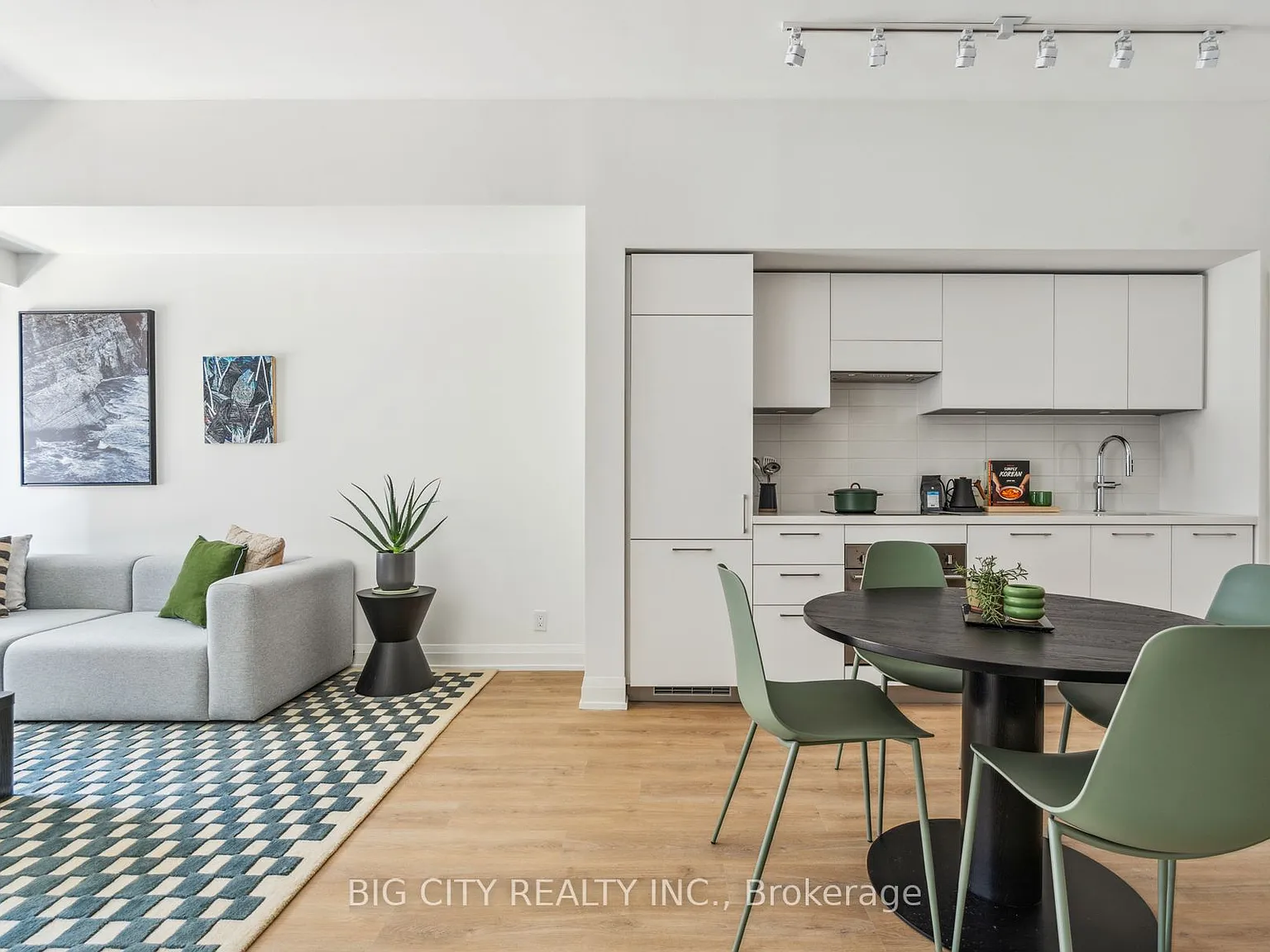 2 bed, $2,500 — Photo 2
