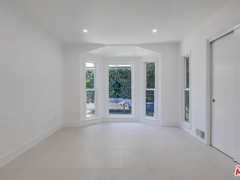 1318 S Longwood Ave — Photo 33
