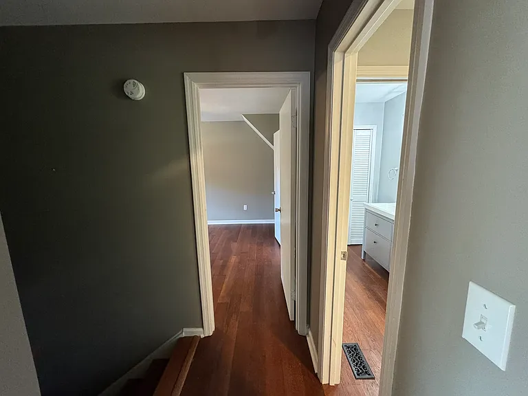7327 Albert St — Photo 40