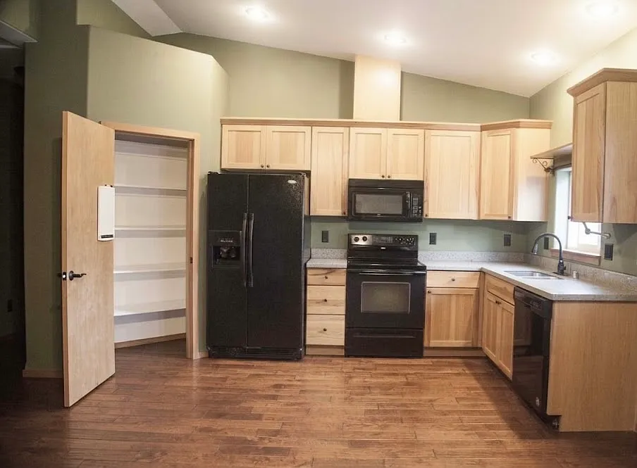 3 bed, 1166 sqft, $2,400 — Photo 3