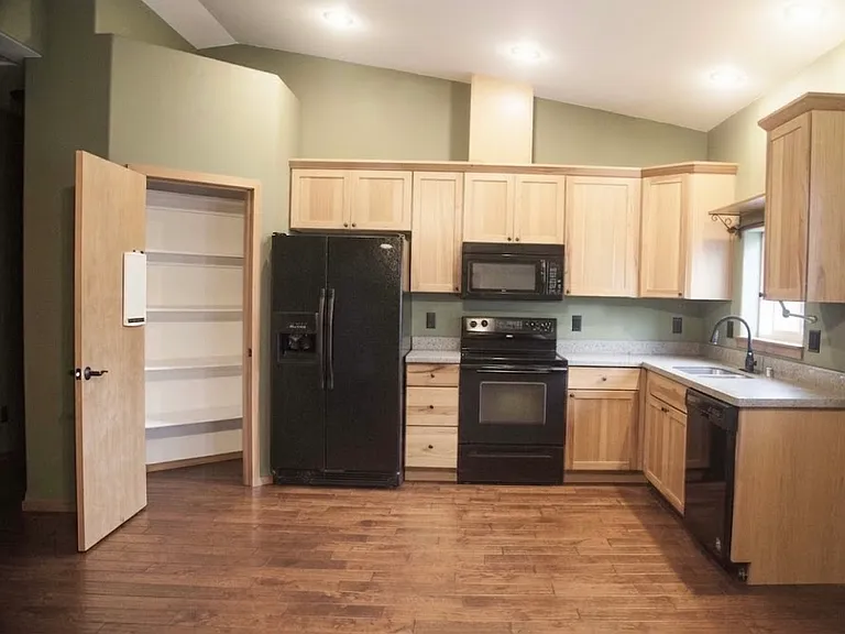 1321 Crowe St SE — Photo 3