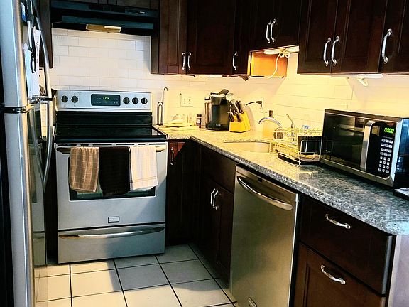 4th image of 228 Willard St