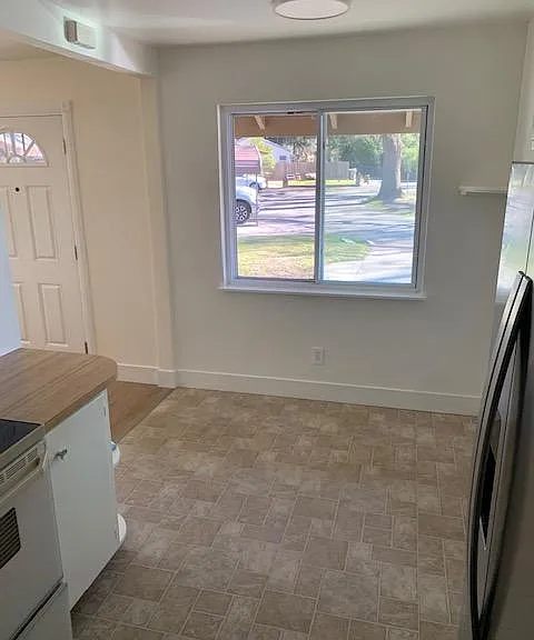 1636 Hughes Cir — Photo 12