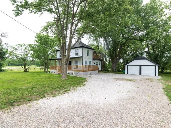 21195 S Woodland Rd, Spring Hill, KS 66083