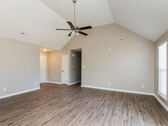 3rd image of 505 Lisa Carol Dr