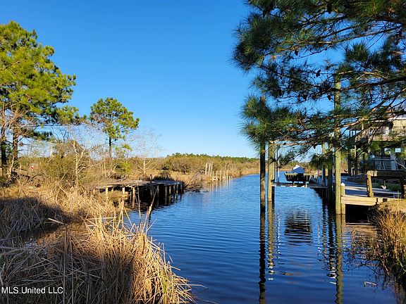 3rd image of L31 32 Street Dr #2-ANN