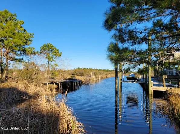 9043 Saint Ann Dr #26-8, Bay Saint Louis, MS 39520