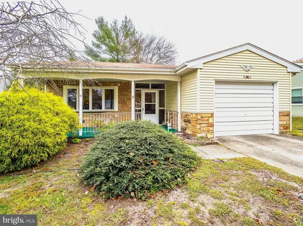 64 Huntington Dr, Southampton, NJ 08088