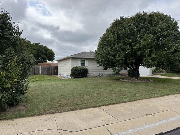 2nd image of 2211 Marjorie Dr