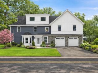 880 Summer St, Lynnfield, MA 01940