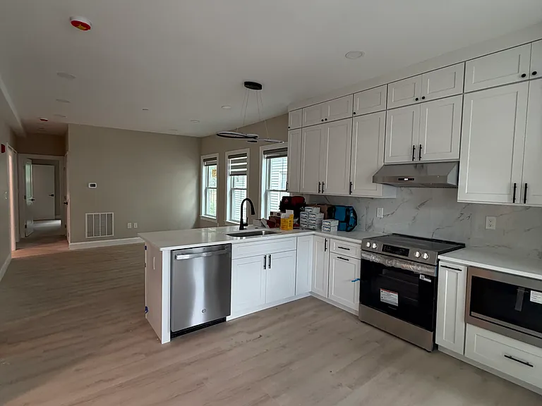 231 Highland Ave #6 — Photo 23