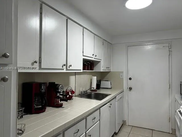 5401 Collins Ave #430 — Photo 27