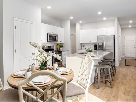 5th image of 90 Hydrangea Way