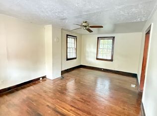 106 N Basnight Ln #A, Chapel Hill, NC 27516