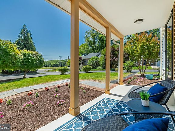5th image of 9556 Pine Bough Pl