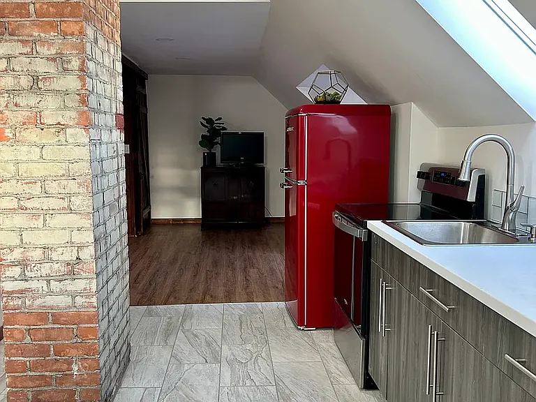 2207 Montclair St — Photo 7