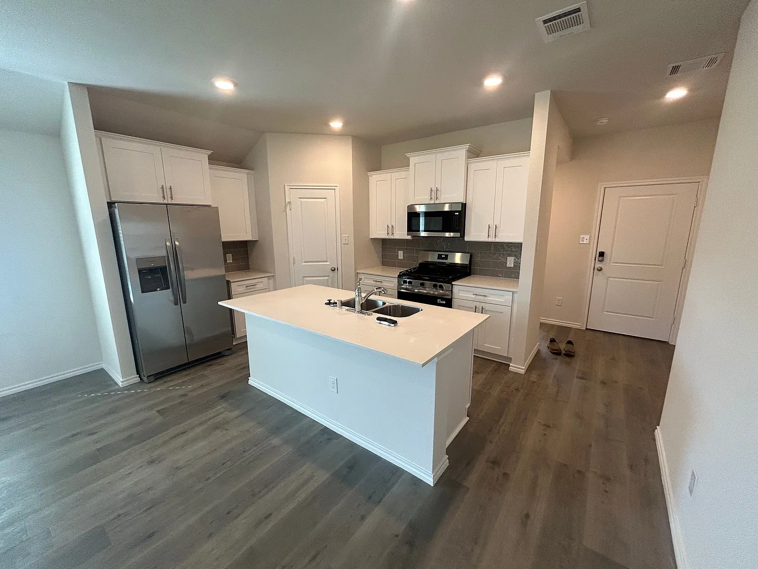 4 bed, 2.0 bath, 1700 sqft, $2,495 — Photo 1
