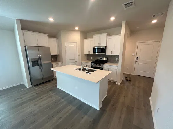 5040 Shumard Dr, Lindale, TX 75771