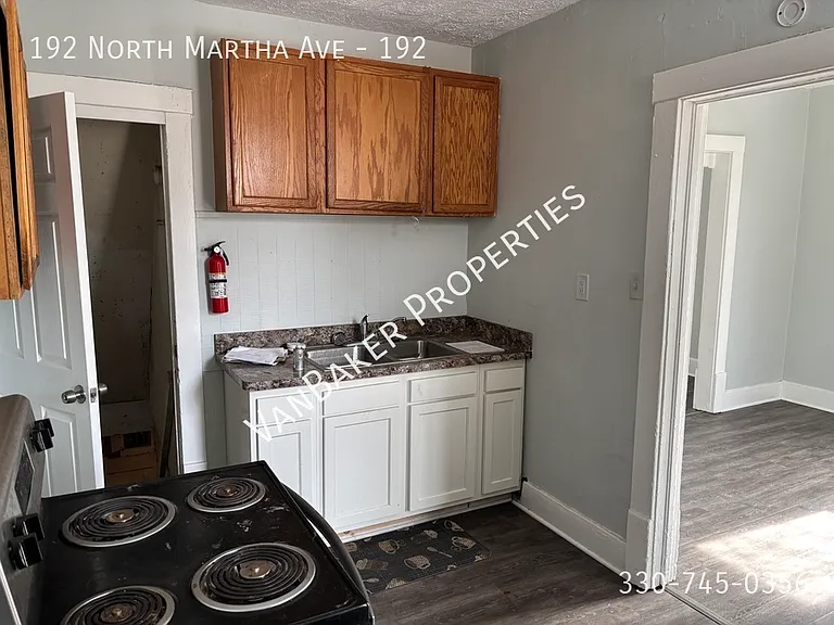192 N Martha Ave #192 — Photo 7