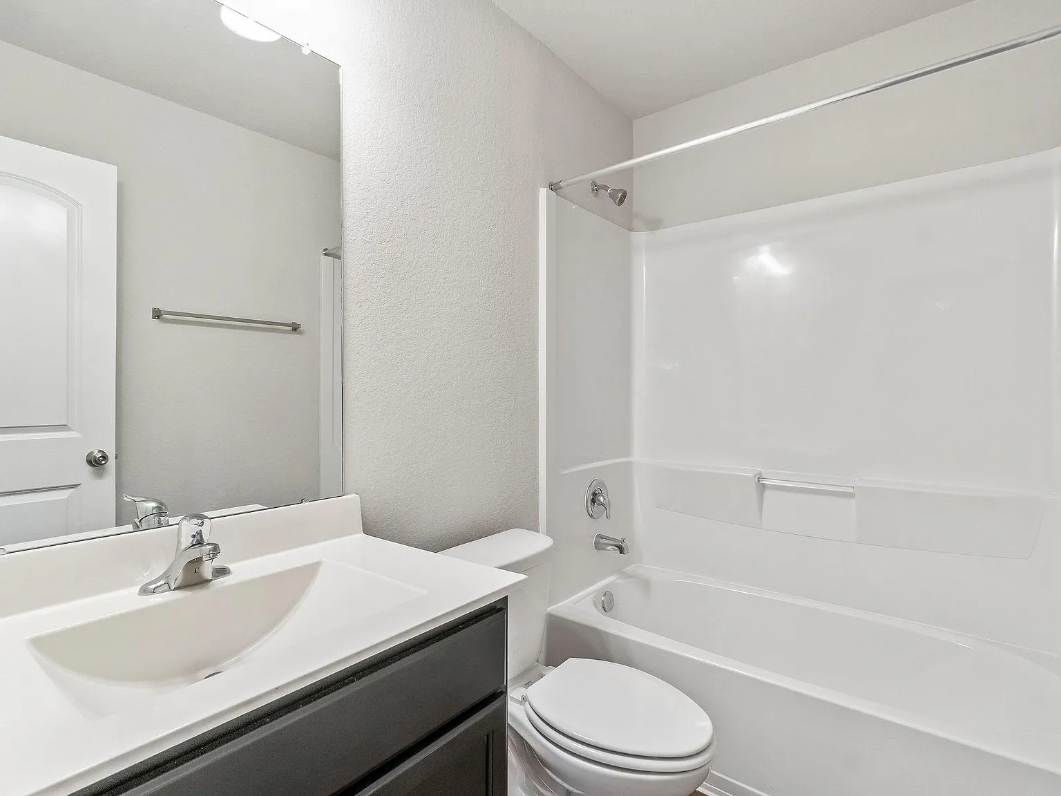 4 bed, 2.0 bath, 1790 sqft, $2,250 — Photo 4