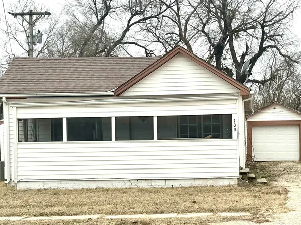 109 S 2nd St, Towanda, KS 67144