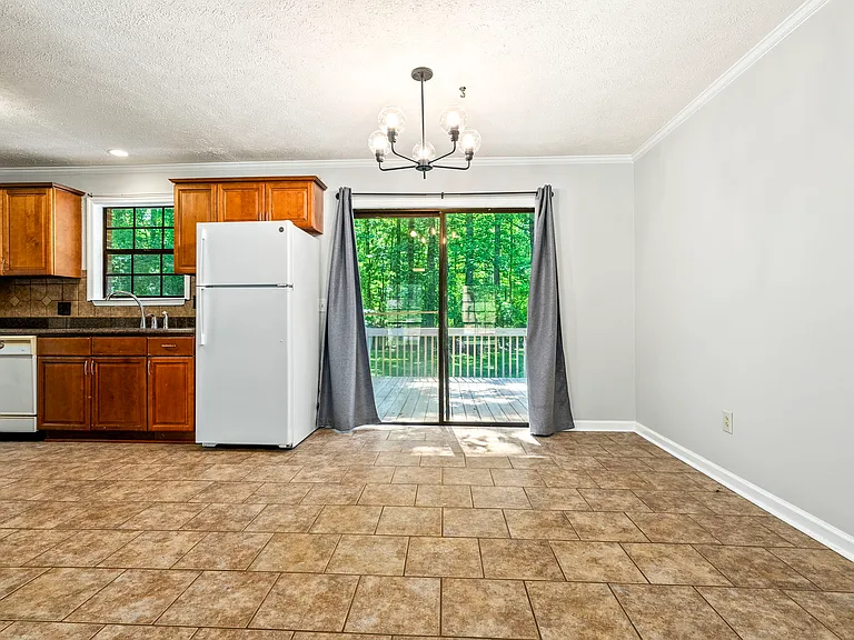1309 Sanders St — Photo 6