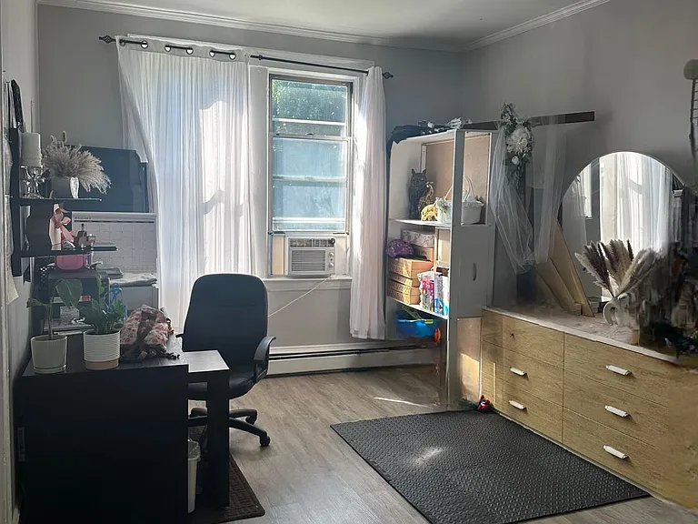 135 Anderson Ave #2R — Photo 2