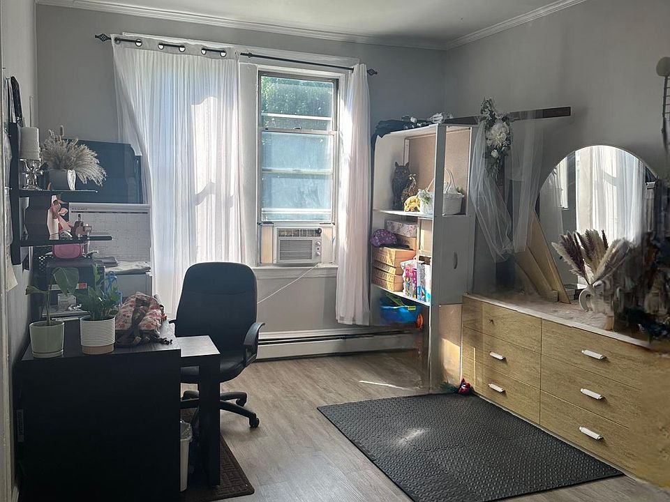 2nd image of 135 Anderson Ave #2R