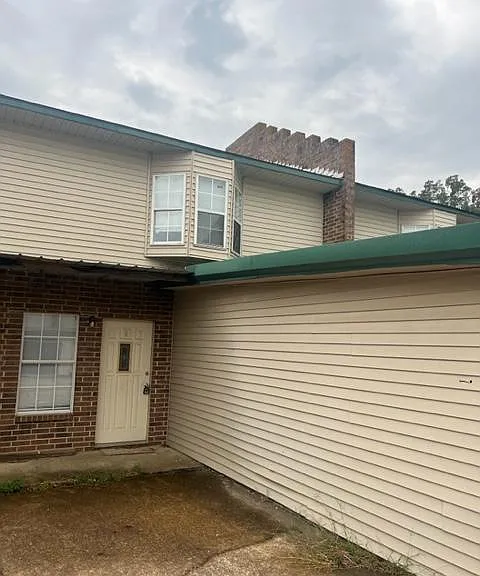 12 Lumpkin Dr #2 — Photo 1