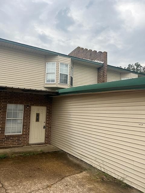 1st image of 12 Lumpkin Dr APT 2