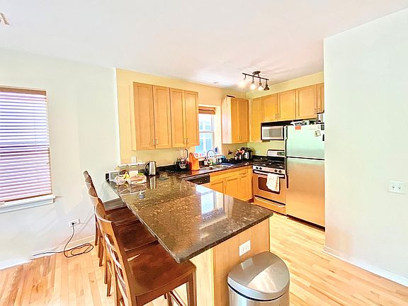 5th image of 1125 W Washburne Ave Unit 201