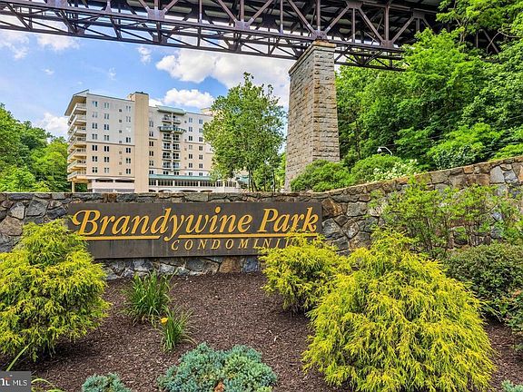 2nd image of 1704 N Park Dr APT 301