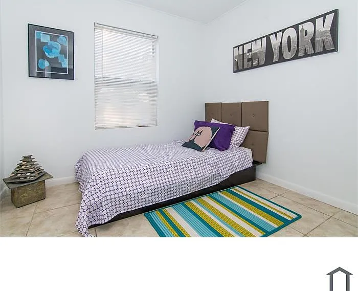 1601 W 28th St #B — Photo 2