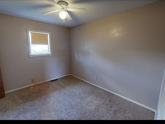 2nd image of 113 SE 4th St