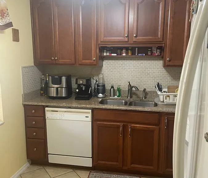 126 S Cypress Rd — Photo 10