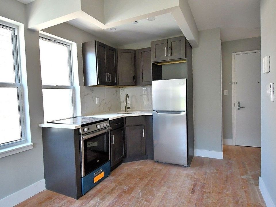 2nd image of 1864 Harrison Ave #3B