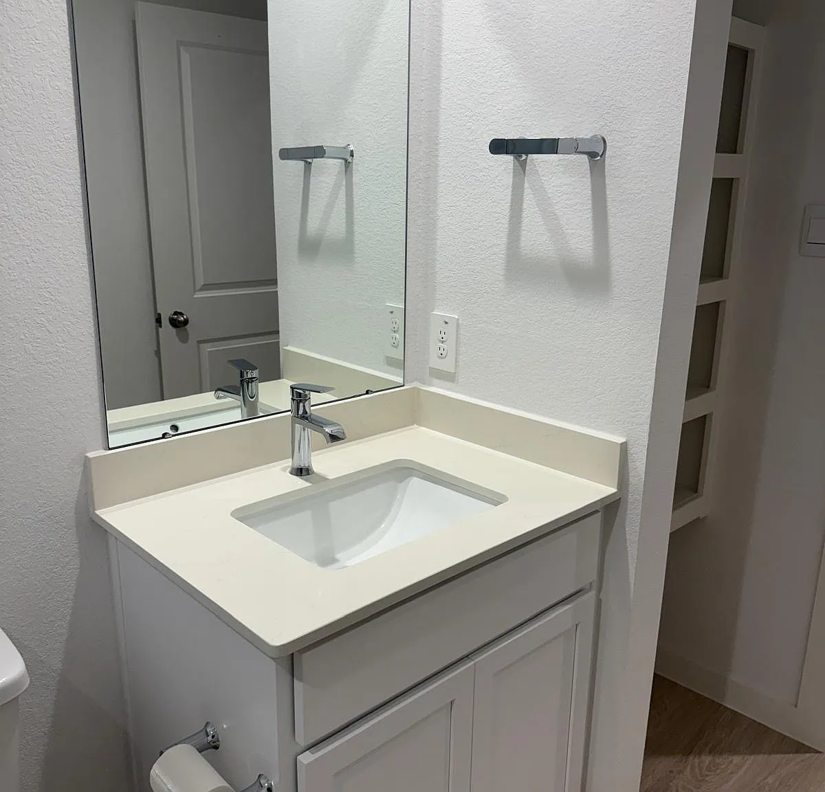 4 bed, 2482 sqft, $2,700 — Photo 3