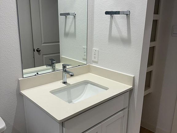3rd image of 30723 Castle Park Ln