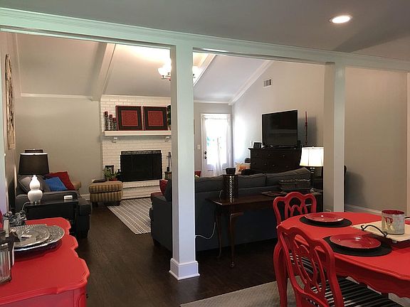3rd image of 300 Woodlawn Dr