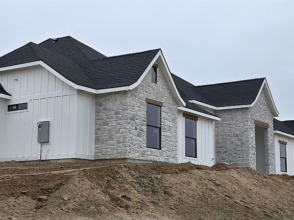 4th image of 17244 Triple Crown Pl