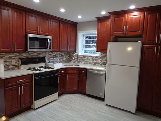 Rented by Zikos Realty Services | media 8