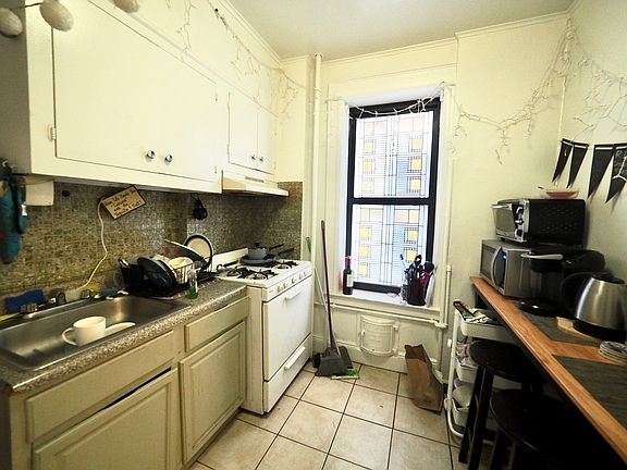 4th image of 34-25 37th St #1R