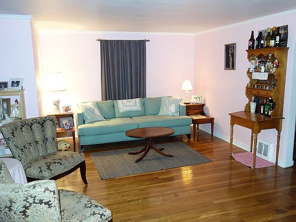 4th image of 511 Parker Ave