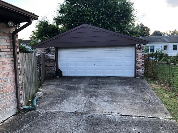 Driveway/Garage