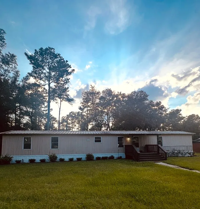 3 bed, 1064 sqft, $1,600 — Photo 1