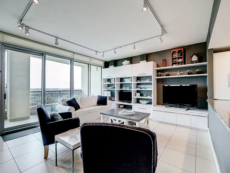 801 E Beach Dr #BC0412 — Photo 1