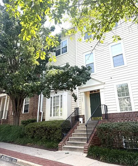 1581 Leeds Castle Dr #101 — Photo 1