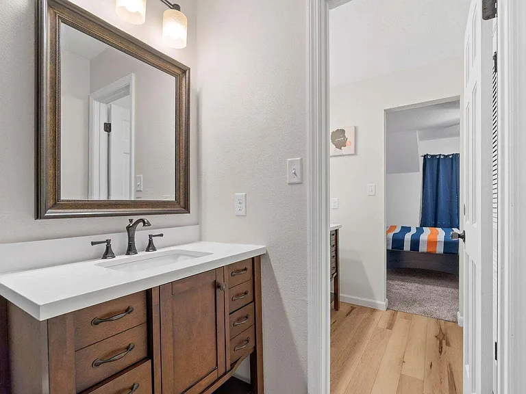216 Cloverdale Blvd #C — Photo 8