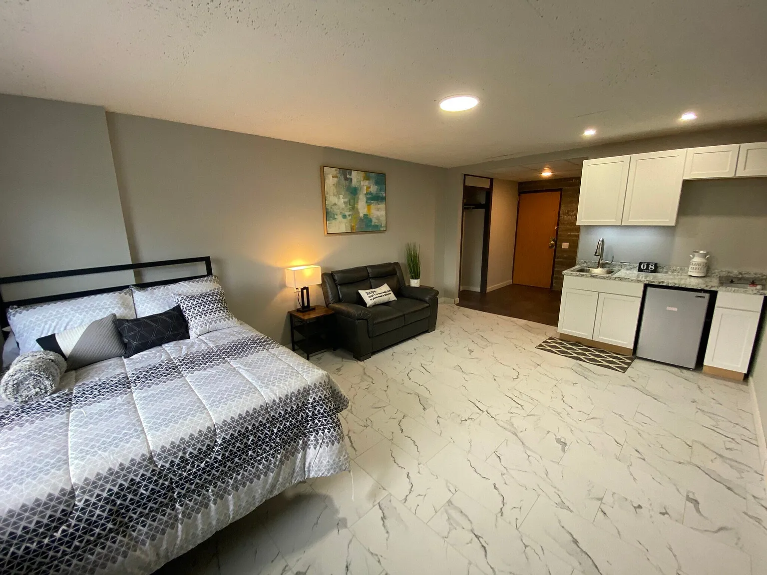 Studio, 200 sqft, $850 — Photo 2