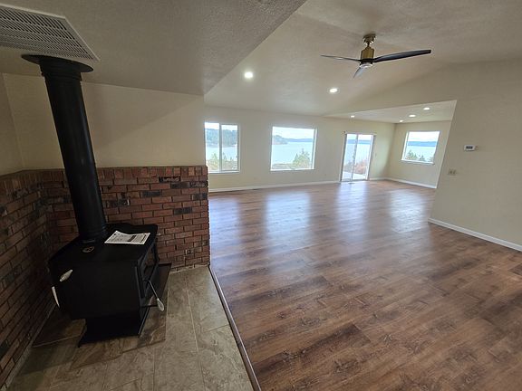 Entry hallway to Living area